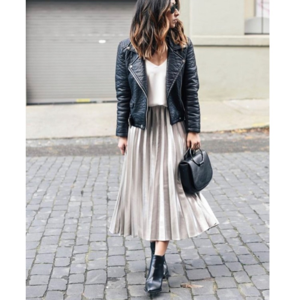 😍Abercrombie & Fitch Champagne Color Pleated Skirt